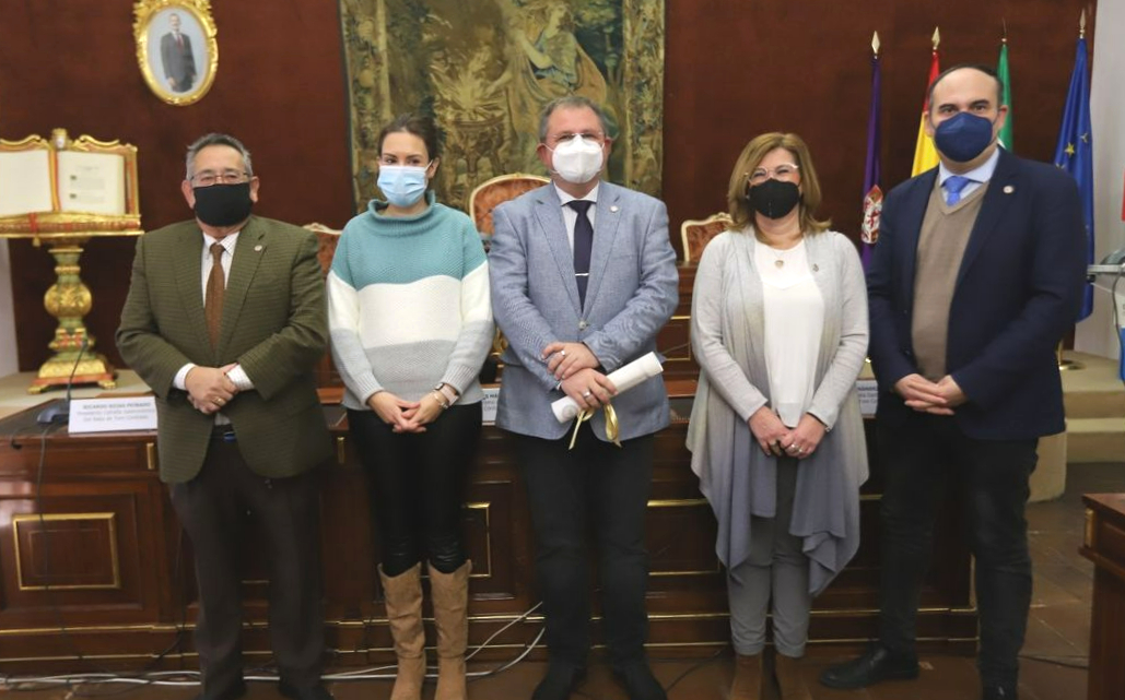 Nombramiento de Cofrade de Honor al catedrático de la Universidad de Córdoba Rafael Moreno Rojas